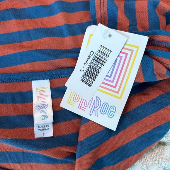 LuLaRoe Classic Tee Short Sleeve Striped Pullover SZ Small Gray & Red Casual NEW - Picture 5 of 5